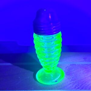VTG Hazel Atlas Beehive Ribbed Uranium Glass 1 Salt or Pepper Shaker